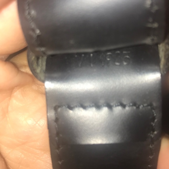 ❌SOLD❌Authentic Louis Vuitton Epi Leather Black Vintage Sac d'Epaule - Picture 2 of 8